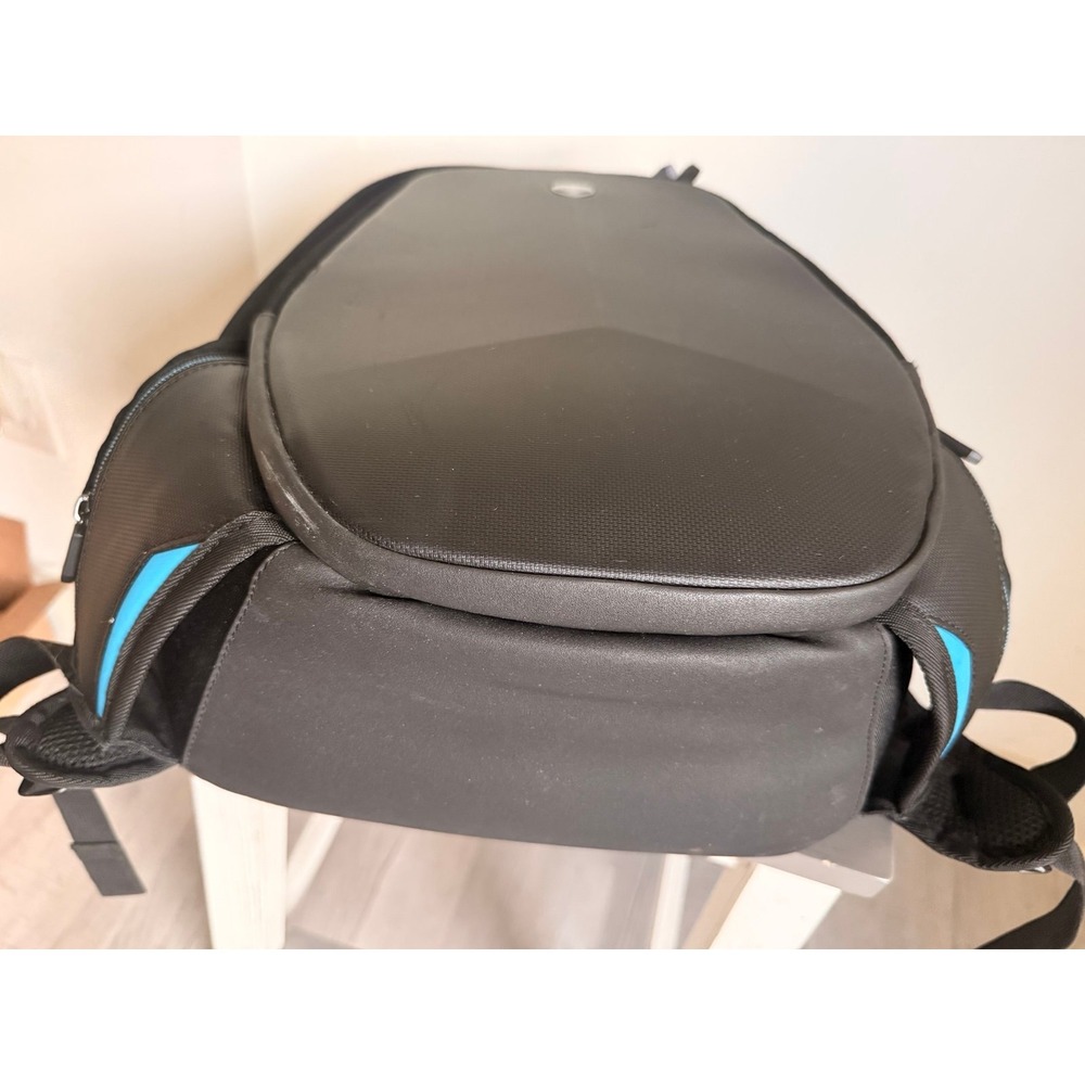 Alienware Vindicator 2.0 Gaming Backpack Blue Bla… - image 7